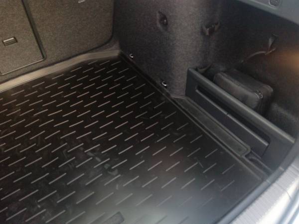 Резиновый коврик в багажник Skoda Octavia A7 Combi (Шкода Октавия А7 универсал) с бортиком